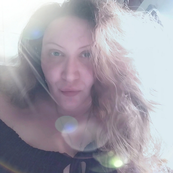 Meet your Posher, Kim - Picture 2 of 4